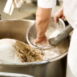 La preparazione d'impasto con lievito madre