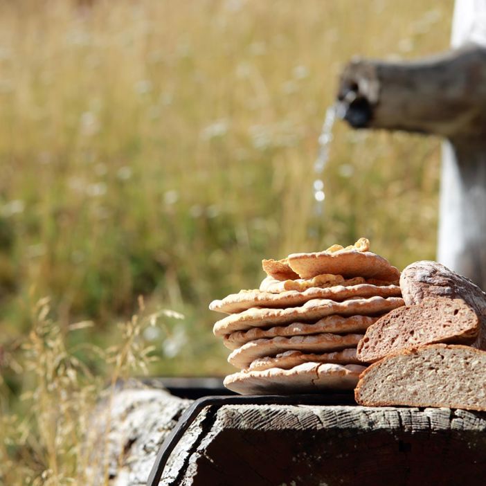 brot beim brunnen